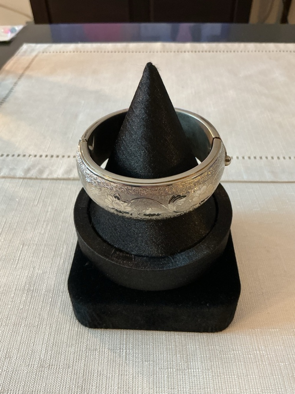 Silver Tone Vintage Hinged Bangle